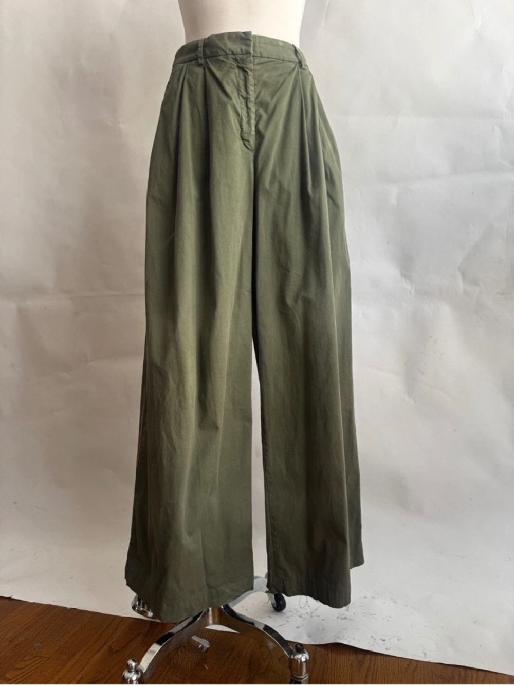 Nili Lotan pleated cotton pants